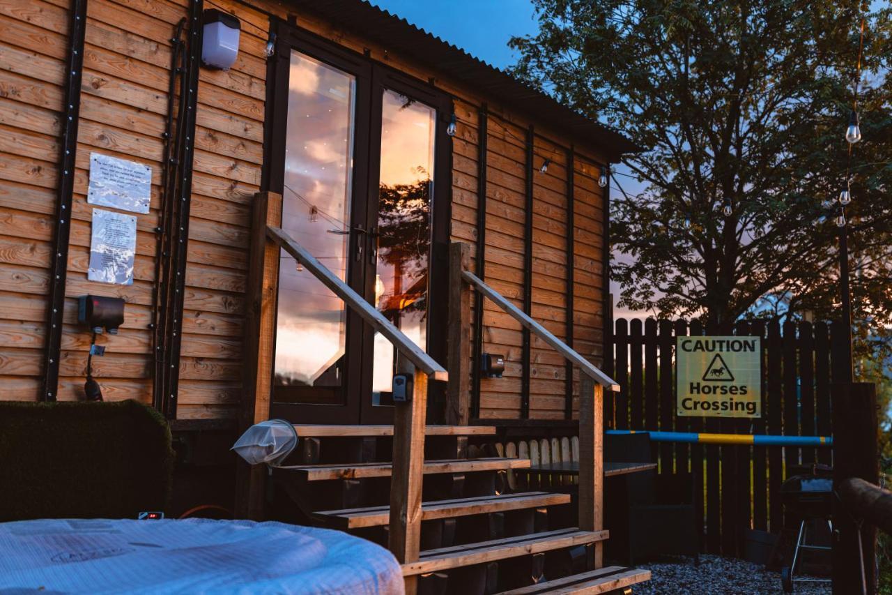 The Horrrsebox Tinyhouse Glamping Ξενοδοχείο Garadice Εξωτερικό φωτογραφία